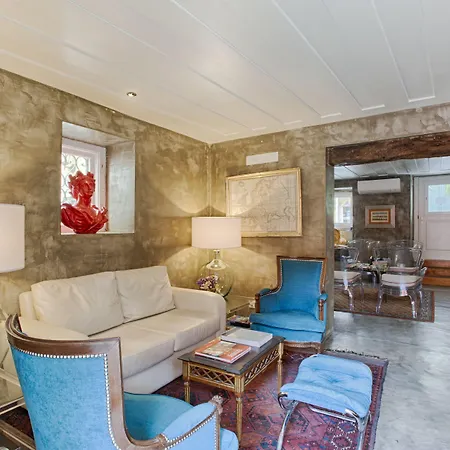 לינה וארוחת בוקר Dear - Charming House 4*