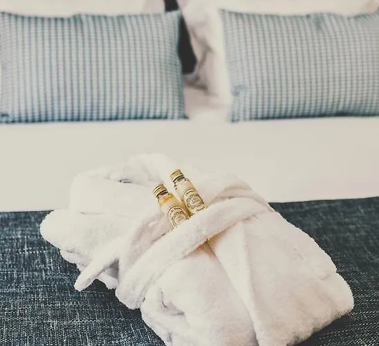 디어 - 차밍 하우스 4*